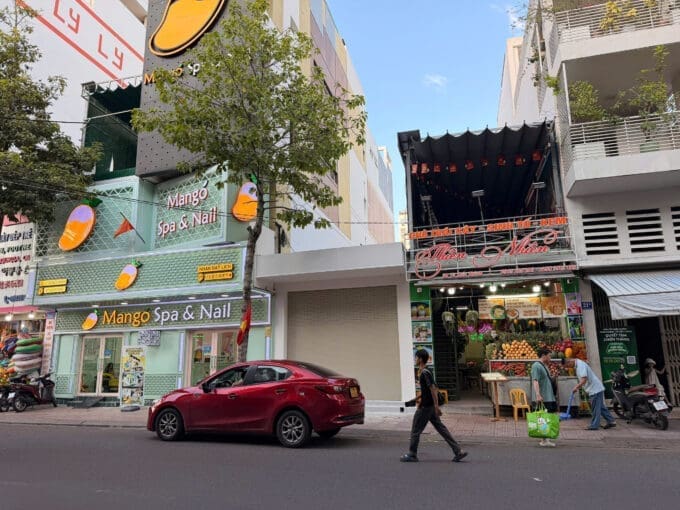 Whole building for lease on To Hien Thanh street in Nha Trang Center – C136